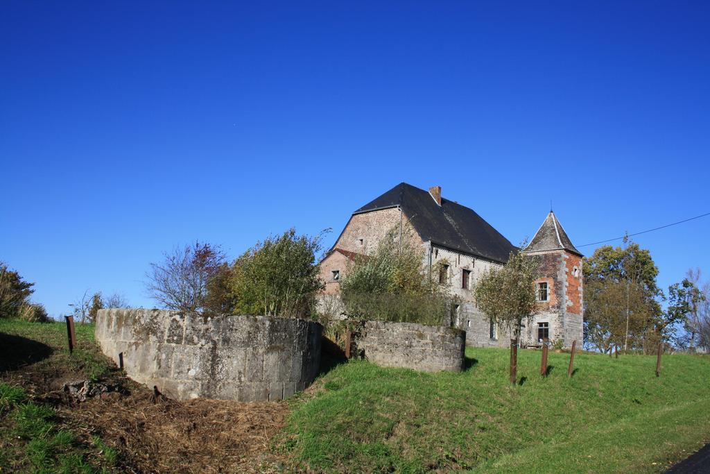 A L'Ombre Du Clocher Montbliart Buitenkant foto